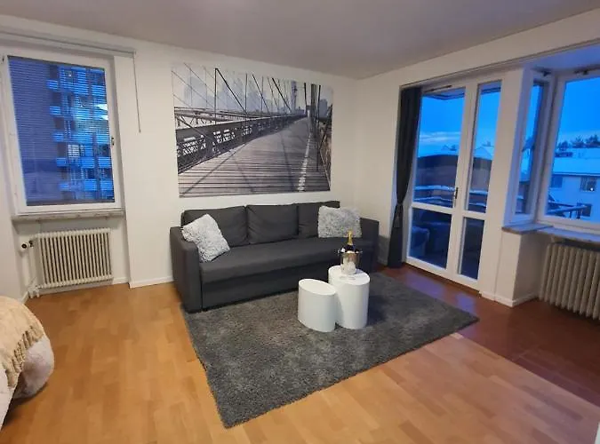 Close To The Subway. Beautiful And Cozy Apartment!