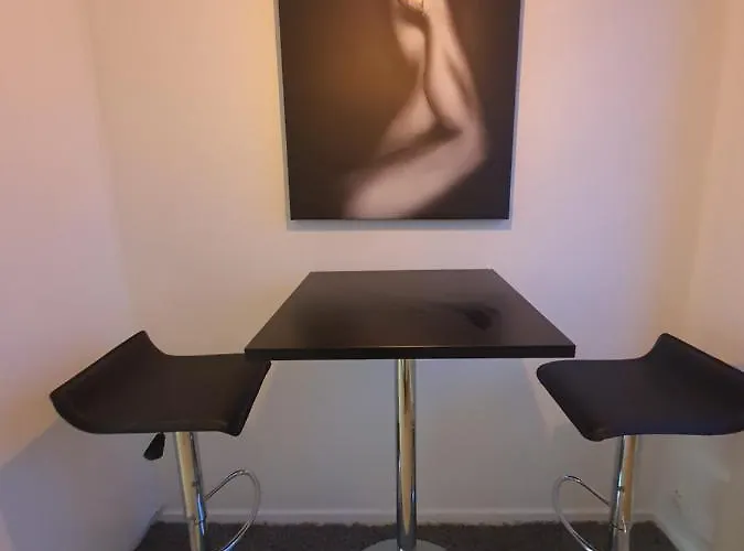 Close To The Subway. Beautiful And Cozy Apartment!